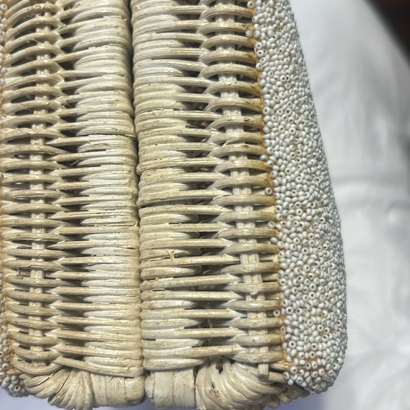 Vintage Midas of Miami White Wicker Beaded Purse with Velvet Flower Appliqué - Picture 8 of 12